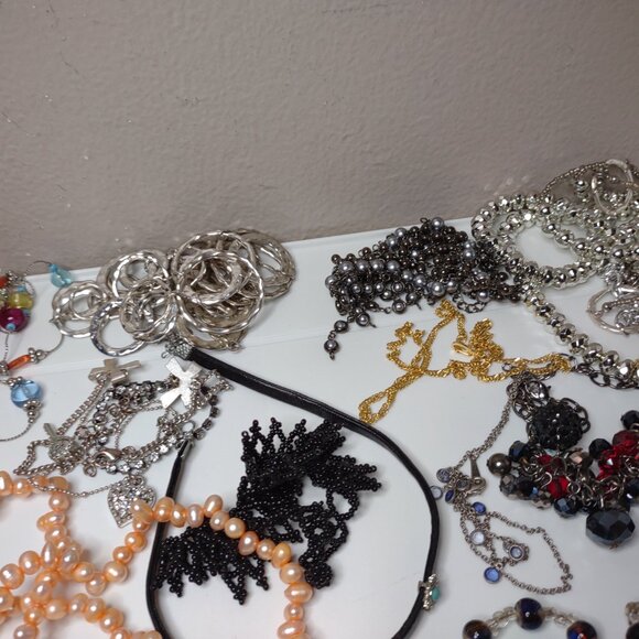 Lot Of Over 40 Necklaces - Picture 10 of 16